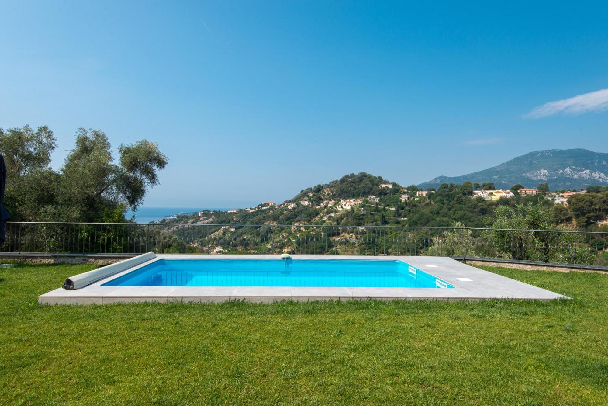 Jolie Maison Au Calme Menton Eksteriør billede